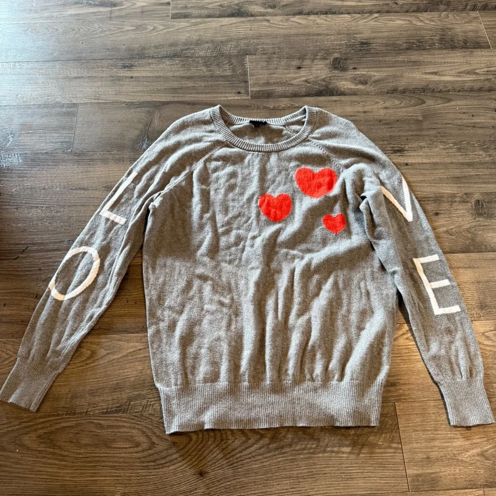 Torrid Grey Cotton Love Heart Graphic Raglan Sleeve‎ Sweater Size 0 Large